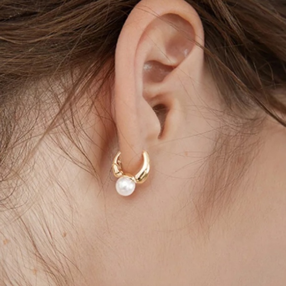 🤍Insta hoop pearl earrings
